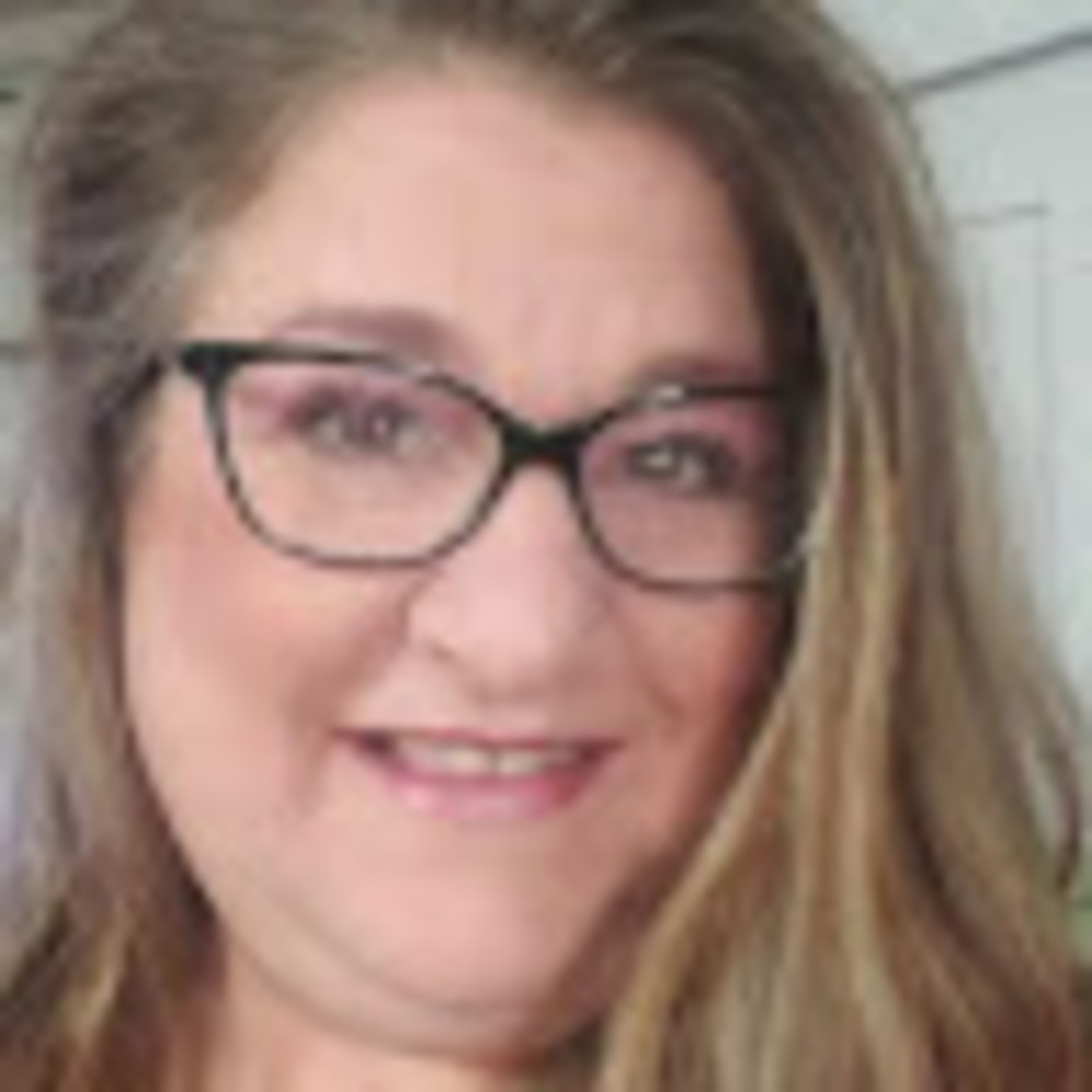Meet your Posher, Lora